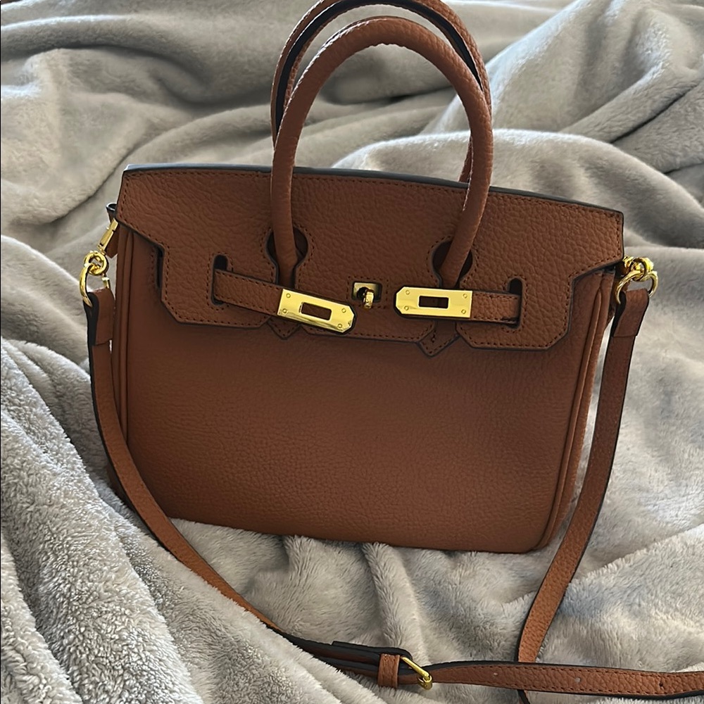 Elegant Brown Leather Handbag